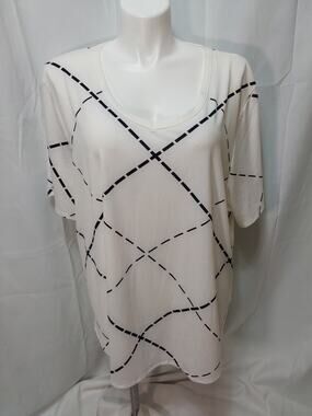LuLaRoe Iris 3XL Black/White V-Neck Short-Sleeve T-Shirt/Blouse #L259
